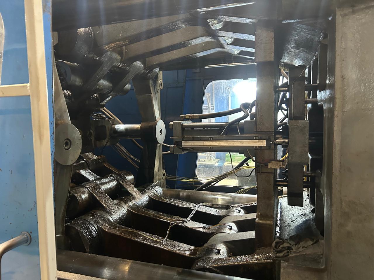 Injetora FCS 1000 ton